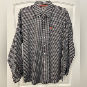Men’s long sleeve Cinch button down shirt.